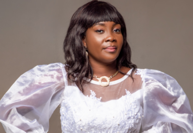 ELLE A QUELQUE CHOSE DE PARTICULIER