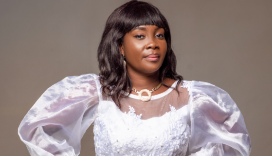 ELLE A QUELQUE CHOSE DE PARTICULIER