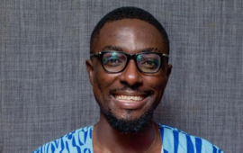 TRADUCTEUR,HUMORISTE CHEVRONNE,PASSIONNE PAR LES LANGUES ET LE RIRE.