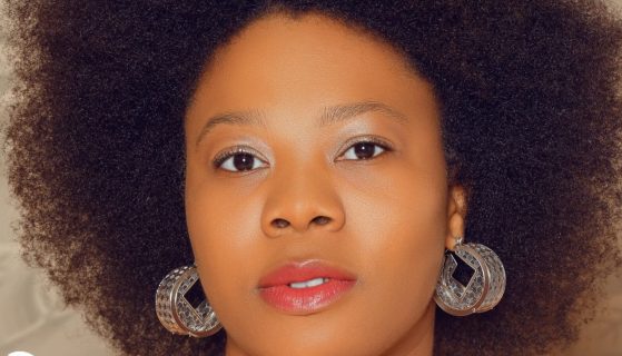 BIOGRAGPHIE: ESTHER AKUSA AU COEUR DU GOSPEL