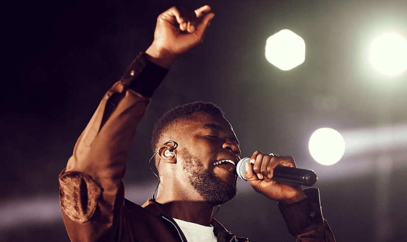 Luc Dario, célébrité du gospel dévoile son tout nouveau titre il y’a quelques jours. ISRAEL, Dieu tout puissant