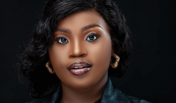 ELSIA MWADI, ETOILE MONTANTE DU GOSPEL CONGOLAIS