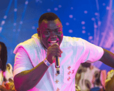 LE CHANTRE TOGOLAIS MATHIEU ENFLAMME TIKTOK