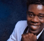 Comment Kollins Newman relie-t-il foi et entrepreneuriat ?