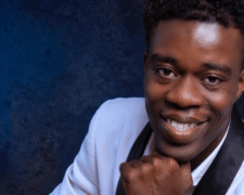 Comment Kollins Newman relie-t-il foi et entrepreneuriat ?