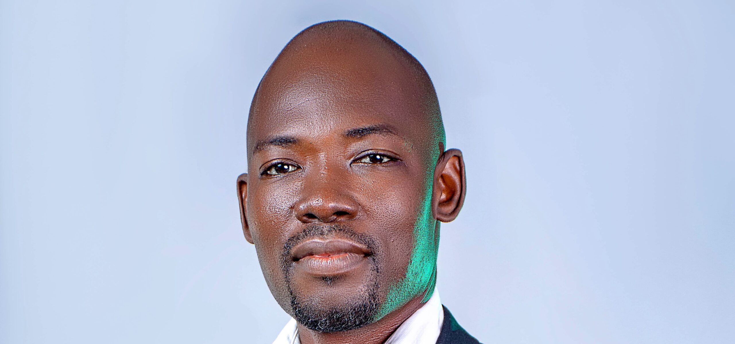 De l’ombre à la lumière, Ani-ilōka dit merci dans ”Ayanava-ewlessè”.