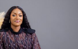 LE RETOUR D’UNE VOIX TRANSFORMER PAR LA FOI dans Tu es là de Fallyssa.