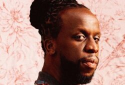 YOUSSOUPHA TRANSFORME LA SCÈNE DES FLAMMES EN MOMENT DE GRÂCE.