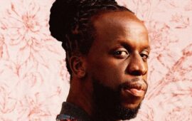 YOUSSOUPHA TRANSFORME LA SCÈNE DES FLAMMES EN MOMENT DE GRÂCE.