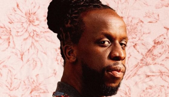 YOUSSOUPHA TRANSFORME LA SCÈNE DES FLAMMES EN MOMENT DE GRÂCE.