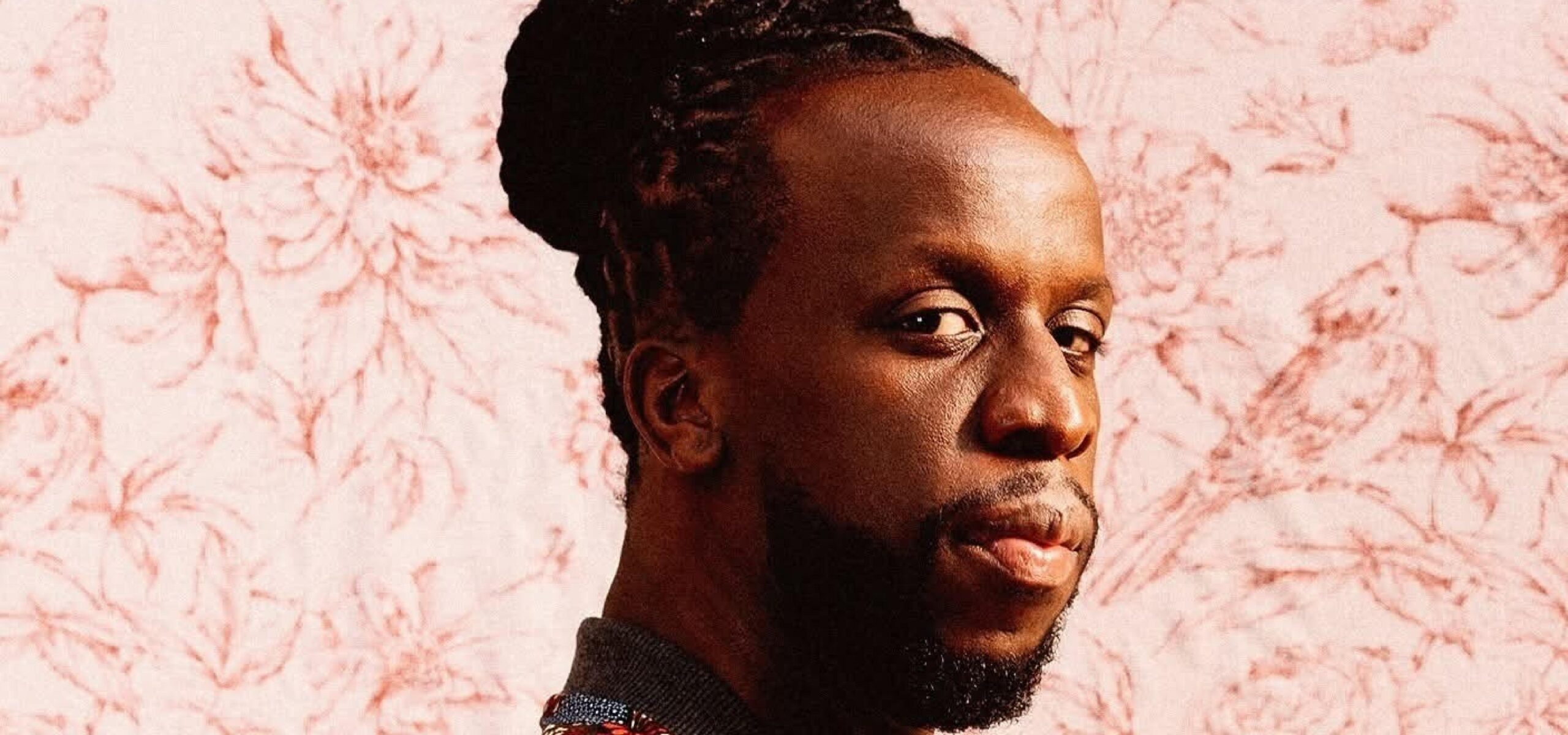 YOUSSOUPHA TRANSFORME LA SCÈNE DES FLAMMES EN MOMENT DE GRÂCE.