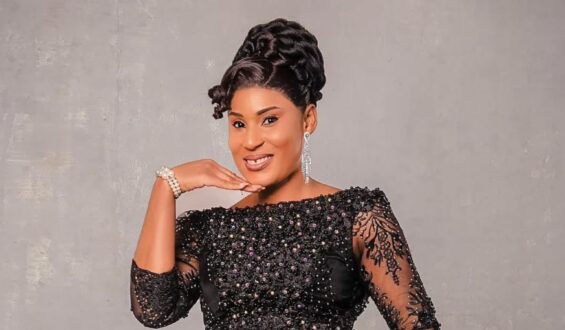 UN CRI : ”SAVE US” CLIP OFFICIEL DE BLESSING LIGHT