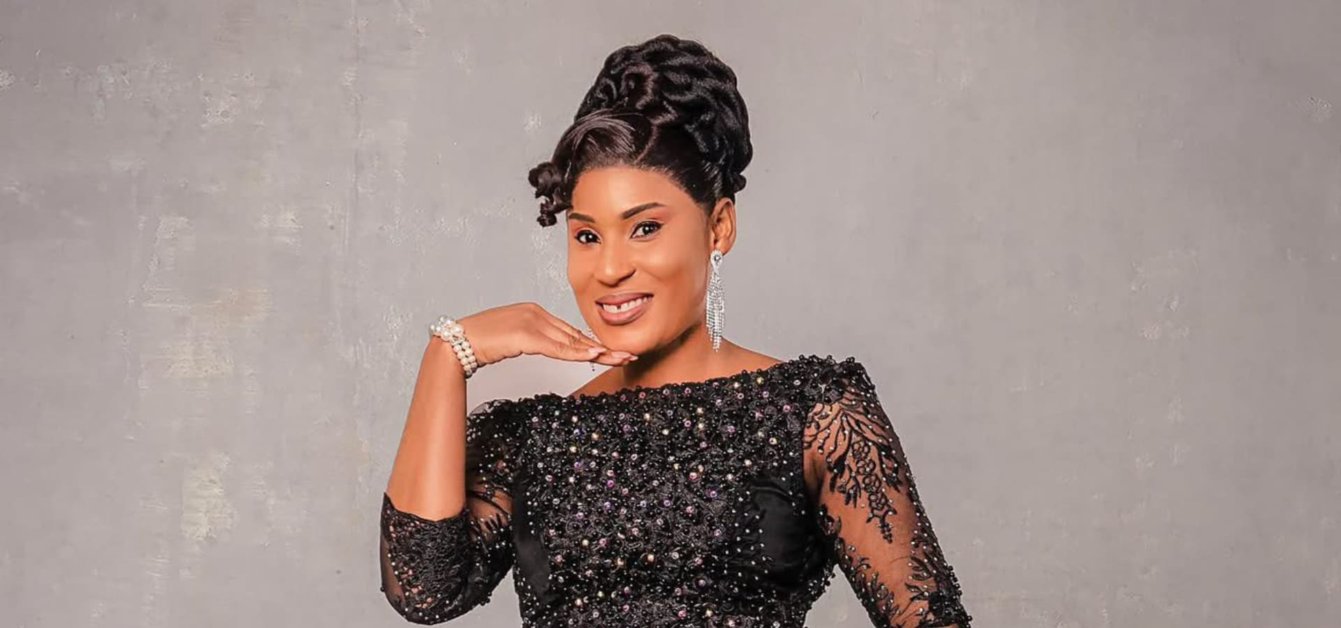 UN CRI : ”SAVE US” CLIP OFFICIEL DE BLESSING LIGHT