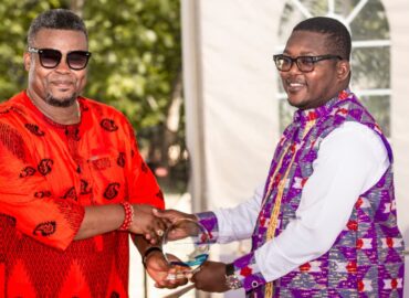 Le Rev Bishop Amen TAKPAH célébré par le Choeur de l’unité Togolaise