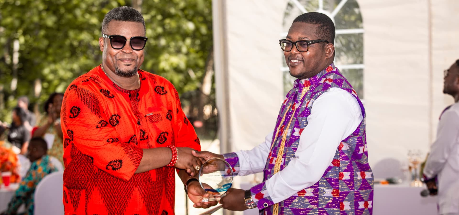 Le Rev Bishop Amen TAKPAH célébré par le Choeur de l’unité Togolaise