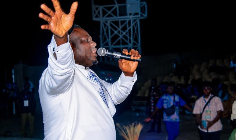 Le chantre burkinabè Serge Bethsaleel a marqué les esprits au FI-Gospel 2026, organisé du 14 au 17 mai à Niamey