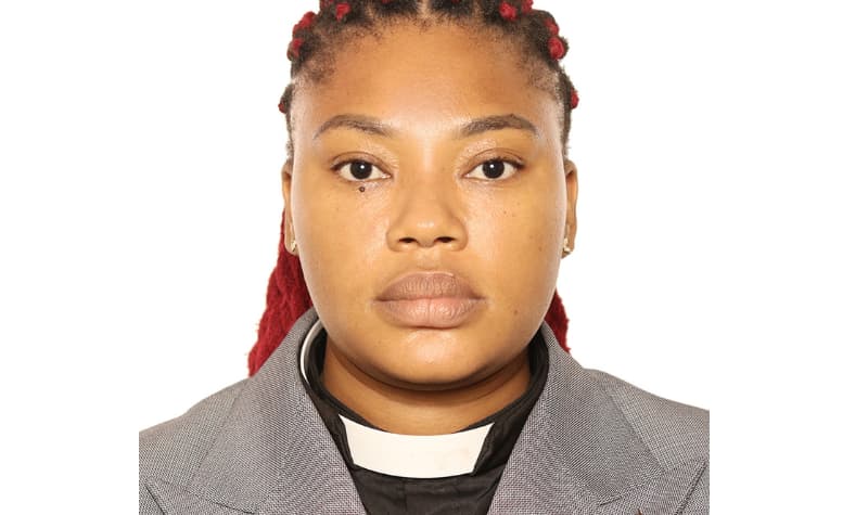 La Prophétesse PRECIOUS, de son nom à l’état civil Séfofo Florence Diallo, est une artiste gospel internationale, adoratrice, conférencière et servante de Dieu originaire du Togo