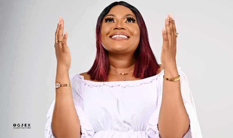 La Prophétesse PRECIOUS, de son nom à l’état civil Séfofo Florence Diallo, est une artiste gospel internationale, adoratrice, conférencière et servante de Dieu originaire du Togo